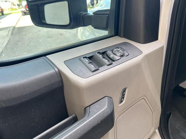 Photo of 2019 Oxford White Ford F-350