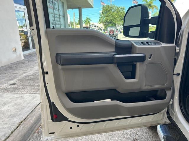 Photo of 2019 Oxford White Ford F-350