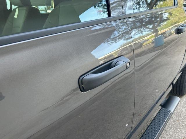 Photo of 2025 Granite Crystal Clearcoat Metallic RAM 2500