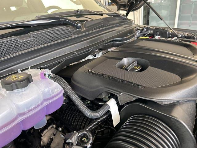 Photo of 2025 Granite Crystal Clearcoat Metallic RAM 1500
