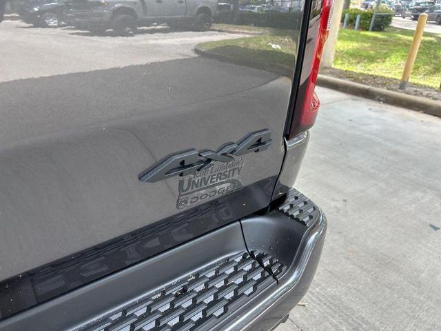 Photo of 2025 Granite Crystal Clearcoat Metallic RAM 1500
