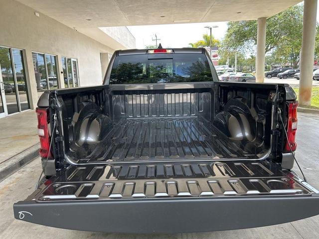 Photo of 2025 Granite Crystal Clearcoat Metallic RAM 1500