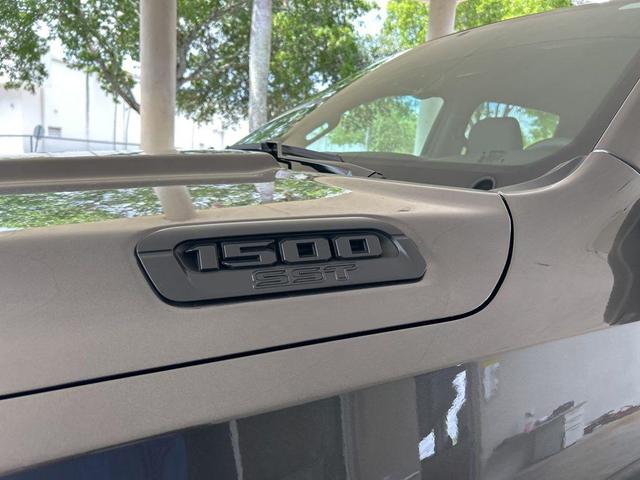 Photo of 2025 Granite Crystal Clearcoat Metallic RAM 1500