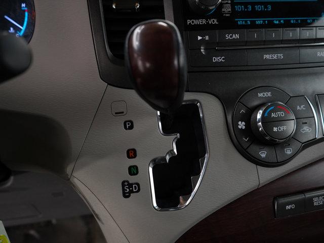 Photo of 2013 Gray Toyota Sienna
