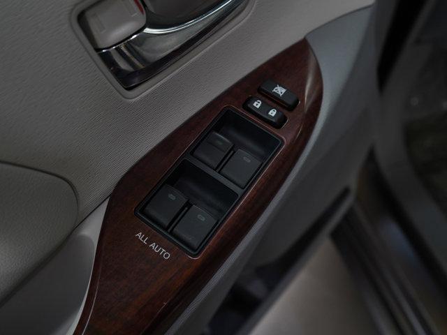 Photo of 2013 Gray Toyota Sienna