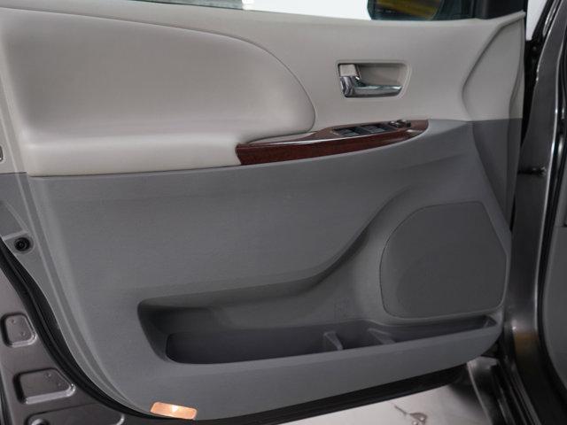 Photo of 2013 Gray Toyota Sienna