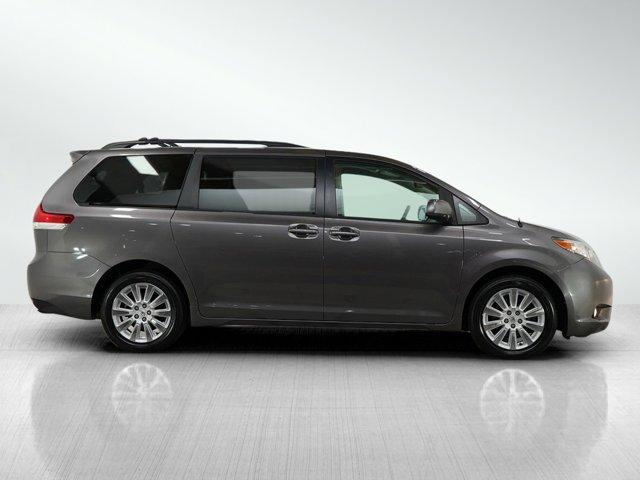 Photo of 2013 Gray Toyota Sienna