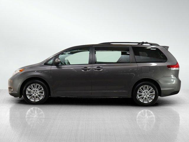 Photo of 2013 Gray Toyota Sienna