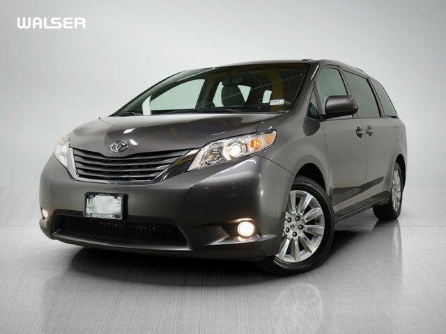 Photo of 2013 Gray Toyota Sienna