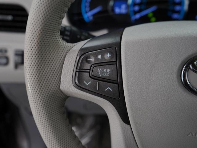 Photo of 2013 Gray Toyota Sienna