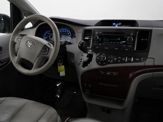 Photo of 2013 Gray Toyota Sienna