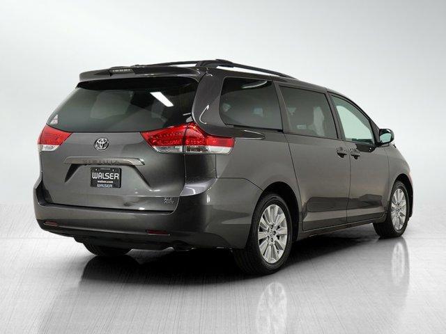 Photo of 2013 Gray Toyota Sienna