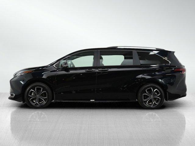 Photo of 2025 Midnight Black Toyota Sienna