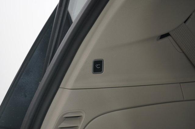 Photo of 2021 Bright White Clearcoat Chrysler Pacifica