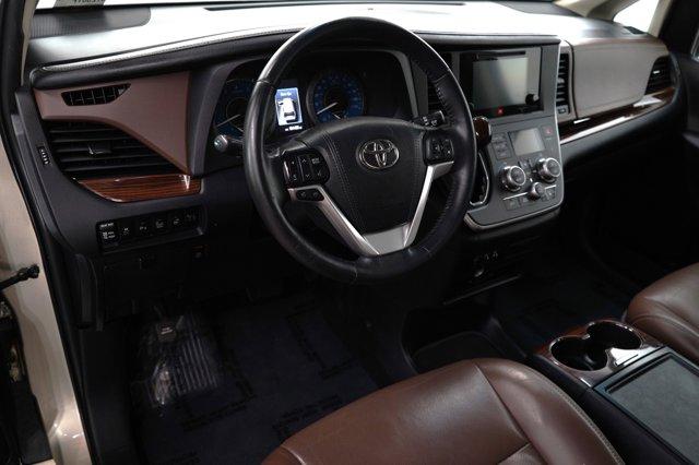 Photo of 2015 Creme Brulee Toyota Sienna
