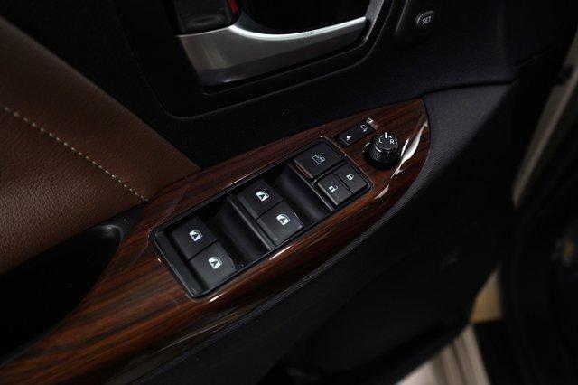 Photo of 2015 Creme Brulee Toyota Sienna