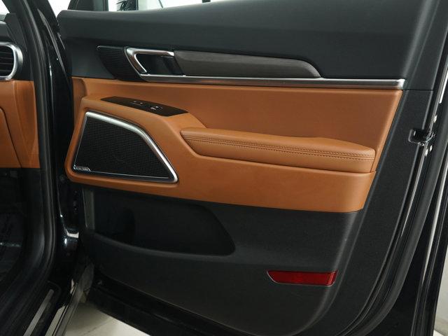 Photo of 2023 Ebony Black Kia Telluride