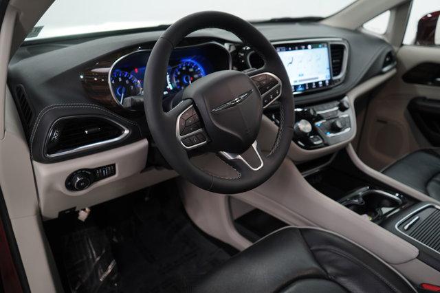 Photo of 2022 Velvet Red Pearlcoat Chrysler Pacifica