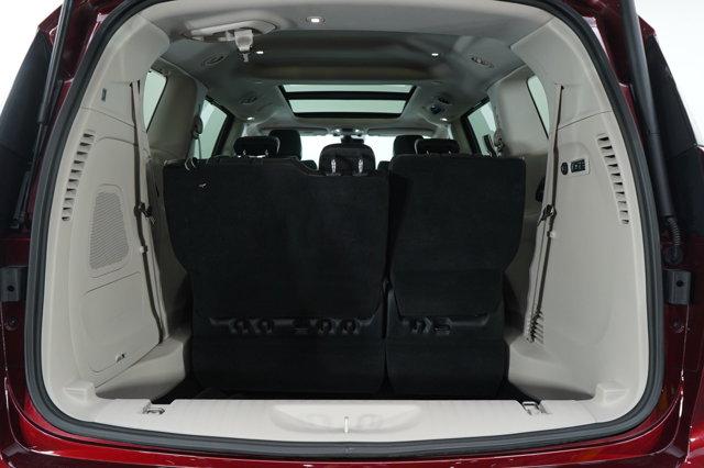 Photo of 2022 Velvet Red Pearlcoat Chrysler Pacifica