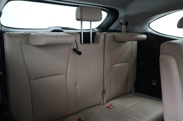 Photo of 2023 Pearl Toyota Highlander Hybrid