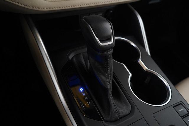 Photo of 2023 Pearl Toyota Highlander Hybrid