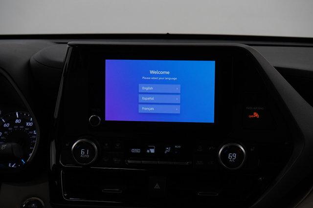 Photo of 2023 Pearl Toyota Highlander Hybrid