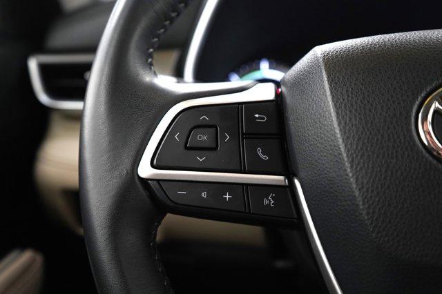 Photo of 2023 Pearl Toyota Highlander Hybrid