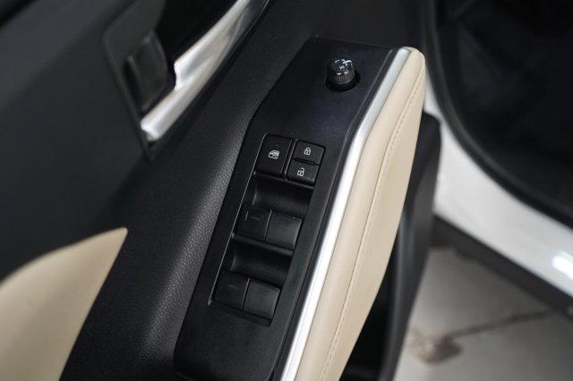 Photo of 2023 Pearl Toyota Highlander Hybrid