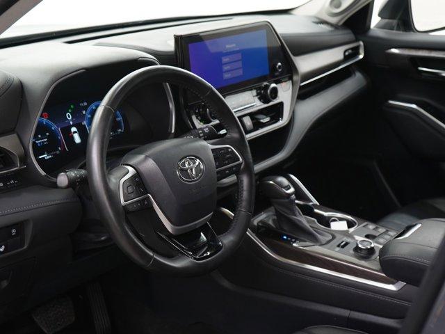 Photo of 2023 Magnetic Gray Toyota Highlander
