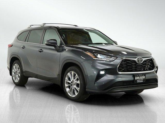 Photo of 2023 Magnetic Gray Toyota Highlander