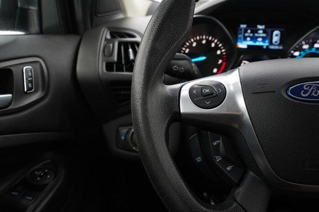 Photo of 2014 Oxford White Ford Escape