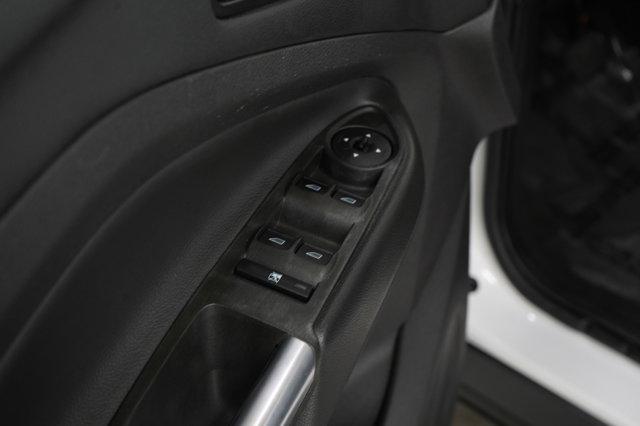 Photo of 2014 Oxford White Ford Escape