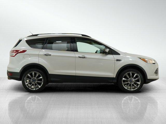 Photo of 2014 Oxford White Ford Escape