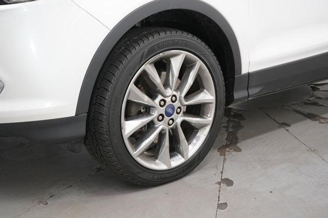 Photo of 2014 Oxford White Ford Escape