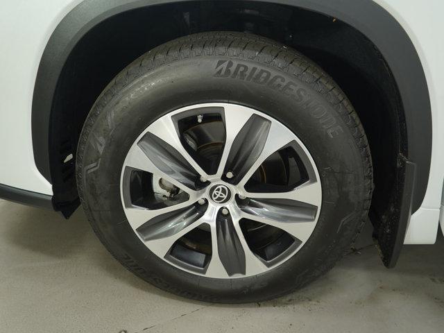 Photo of 2023 Wind Chill Pearl Toyota Highlander
