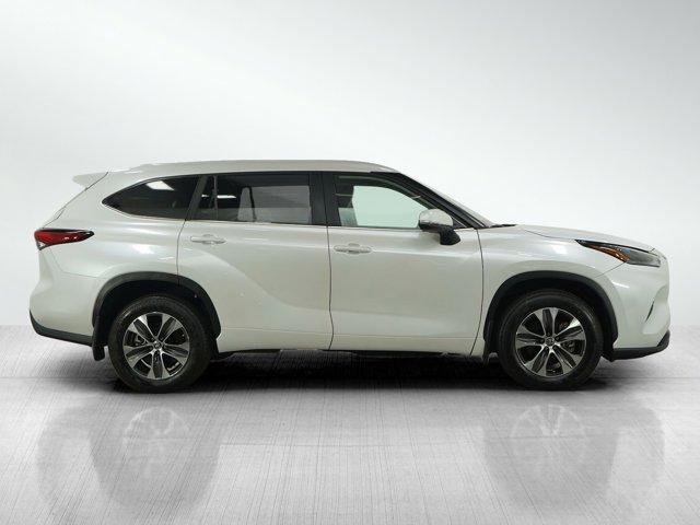 Photo of 2023 Wind Chill Pearl Toyota Highlander
