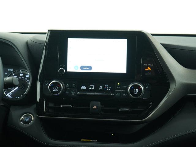Photo of 2023 Wind Chill Pearl Toyota Highlander