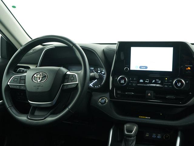 Photo of 2023 Wind Chill Pearl Toyota Highlander