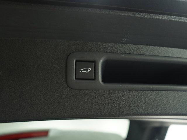 Photo of 2023 Wind Chill Pearl Toyota Highlander