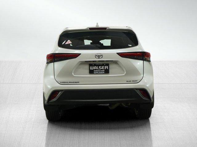 Photo of 2023 Wind Chill Pearl Toyota Highlander