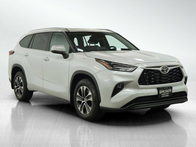 Photo of 2023 Wind Chill Pearl Toyota Highlander