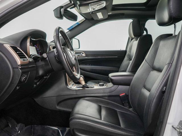 Photo of 2017 Bright White Clearcoat Jeep Grand Cherokee