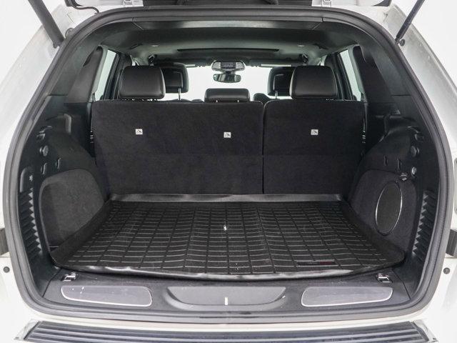 Photo of 2017 Bright White Clearcoat Jeep Grand Cherokee