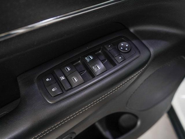 Photo of 2017 Bright White Clearcoat Jeep Grand Cherokee