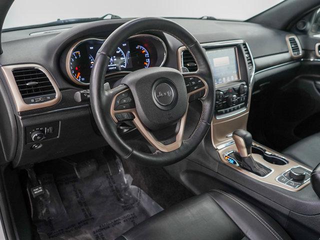Photo of 2017 Bright White Clearcoat Jeep Grand Cherokee
