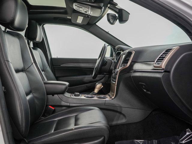 Photo of 2017 Bright White Clearcoat Jeep Grand Cherokee