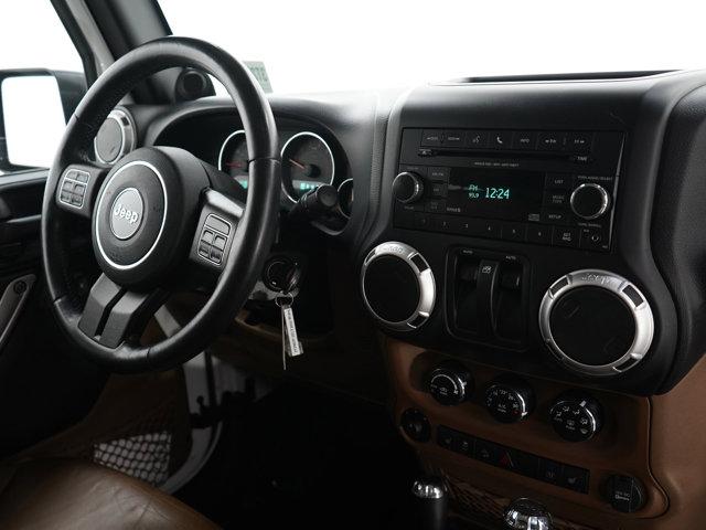 Photo of 2013 Bright White Clearcoat Jeep Wrangler
