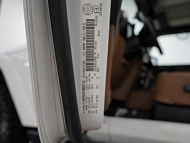 Photo of 2013 Bright White Clearcoat Jeep Wrangler