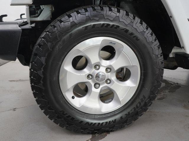 Photo of 2013 Bright White Clearcoat Jeep Wrangler