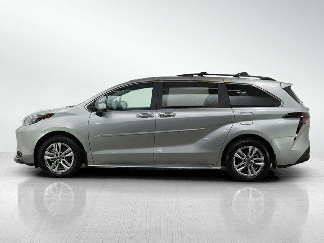 Photo of 2025 Celestial Silver Toyota Sienna